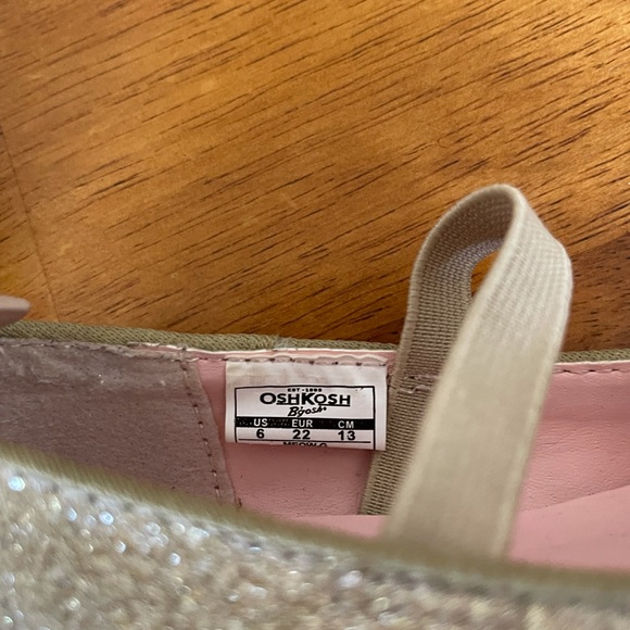 Bundle of Oshkosh ballet flats, 5 pairs of socks - Picture 2 of 3